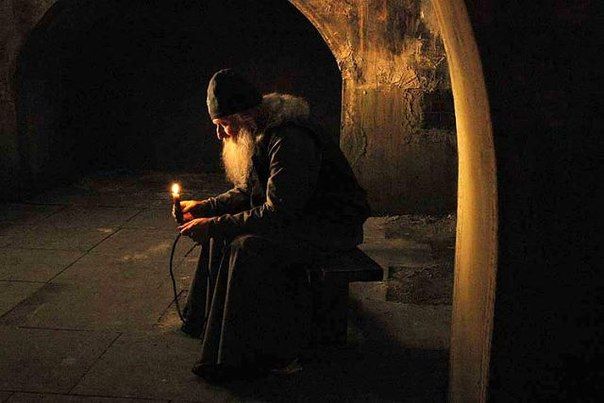 ΤΙ ΚΑΝΟΥΝ ΟΙ ΜΟΝΑΧΟΙ;
